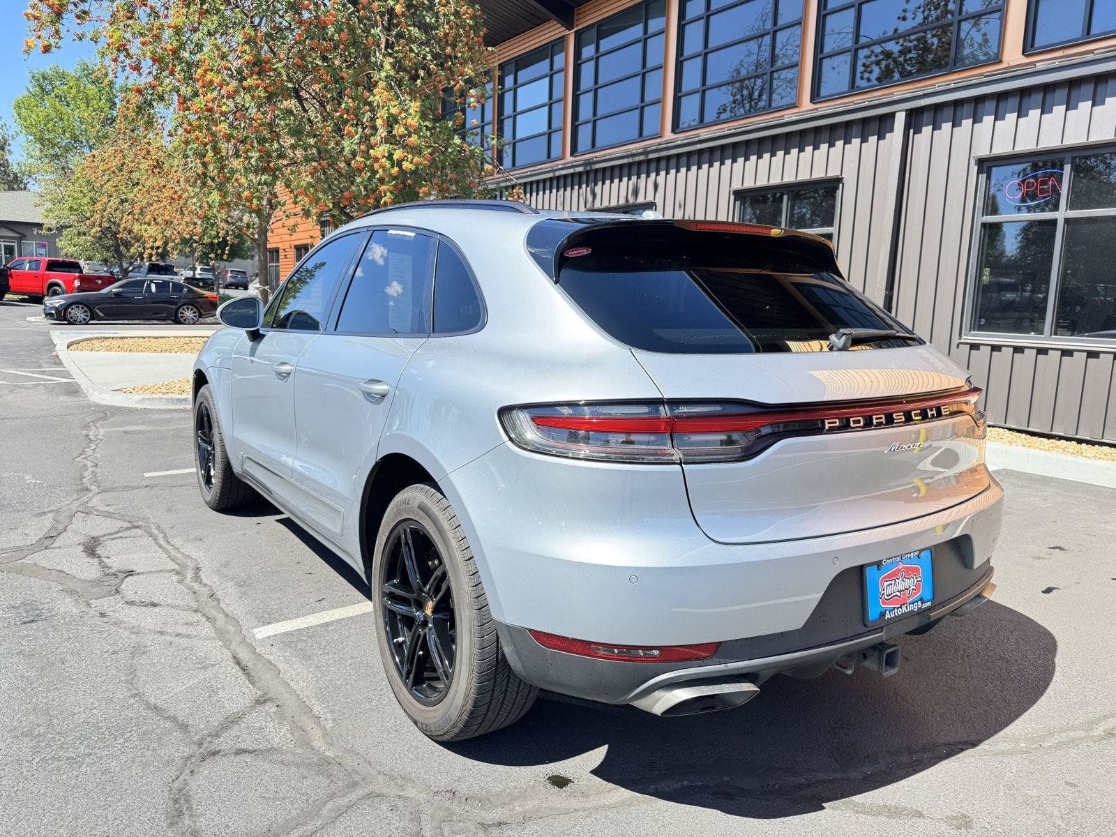 Used 2019 Porsche Macan AWD/4WD image 3