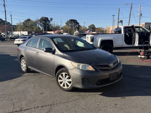 Used 2011 Toyota Corolla LE image 1
