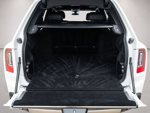 Used 2022 Rolls-Royce Cullinan AWD/4WD image 12