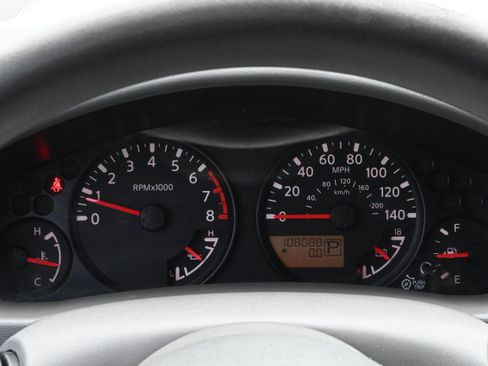 Used 2014 Nissan Frontier SV w/ SV Value Truck Package RWD image 14