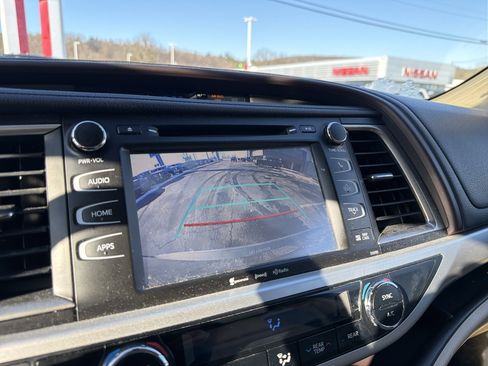 Used 2019 Toyota Highlander XLE image 21