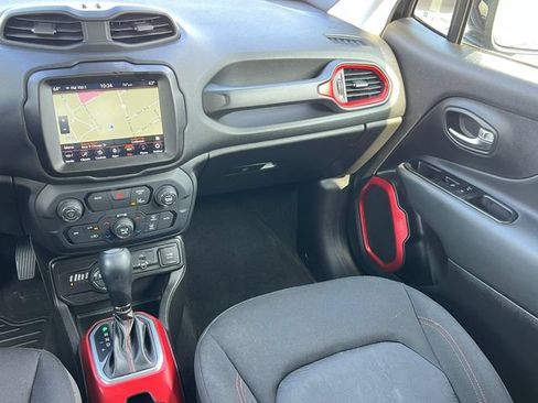 Used 2022 Jeep Renegade Trailhawk AWD/4WD image 32