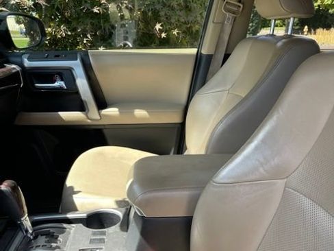 Used 2016 Toyota 4Runner Limited AWD/4WD image 9