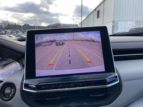 Used 2025 Jeep Compass Limited image 17