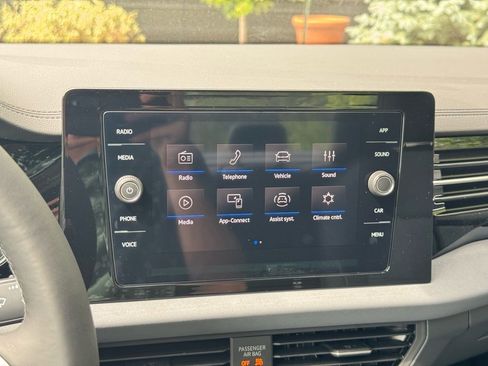 New 2025 Volkswagen Jetta SE image 28