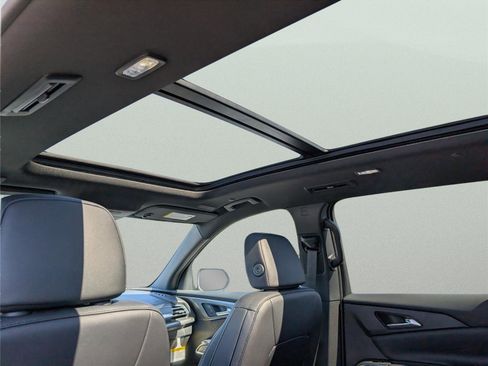 New 2026 Chevrolet Traverse LT w/ Sun and Wheel Package FWD image 19
