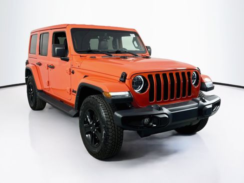 Used 2023 Jeep Wrangler Unlimited Sahara AWD/4WD image 3