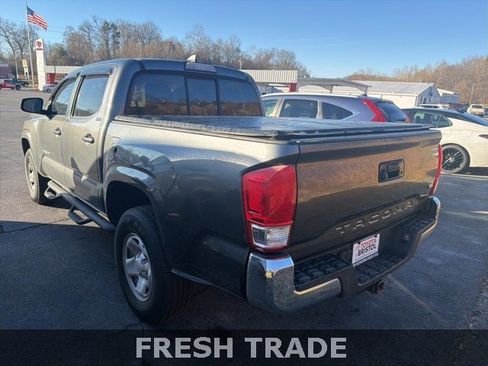 Used 2016 Toyota Tacoma SR5 image 4