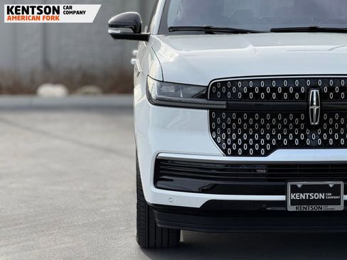 Used 2025 Lincoln Navigator Reserve AWD/4WD image 14