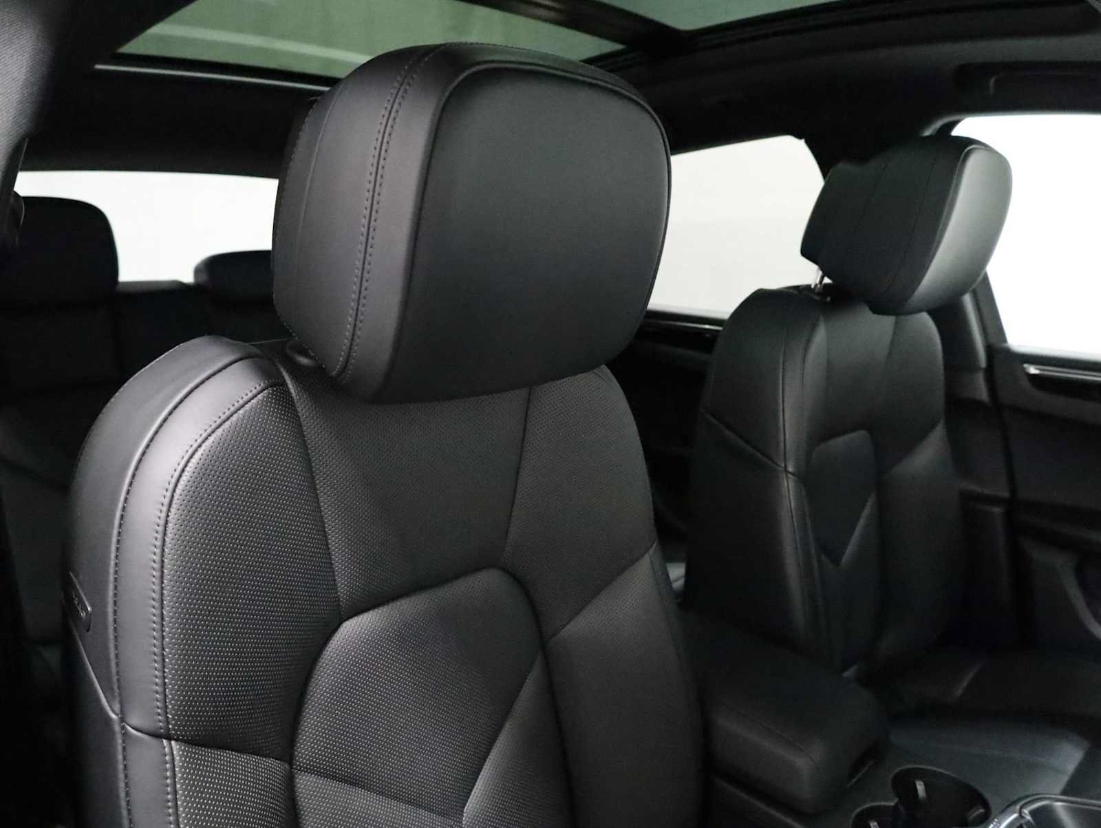 Certified 2023 Porsche Macan Turbo AWD/4WD image 22