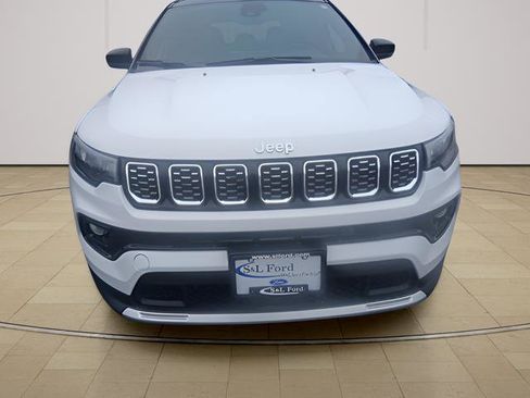 Used 2025 Jeep Compass Limited AWD/4WD image 2
