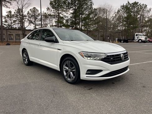 Used 2019 Volkswagen Jetta R-Line w/ R-Line Cold Weather Package image 4