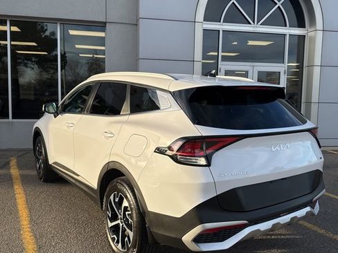 Used 2025 Kia Sportage EX image 2