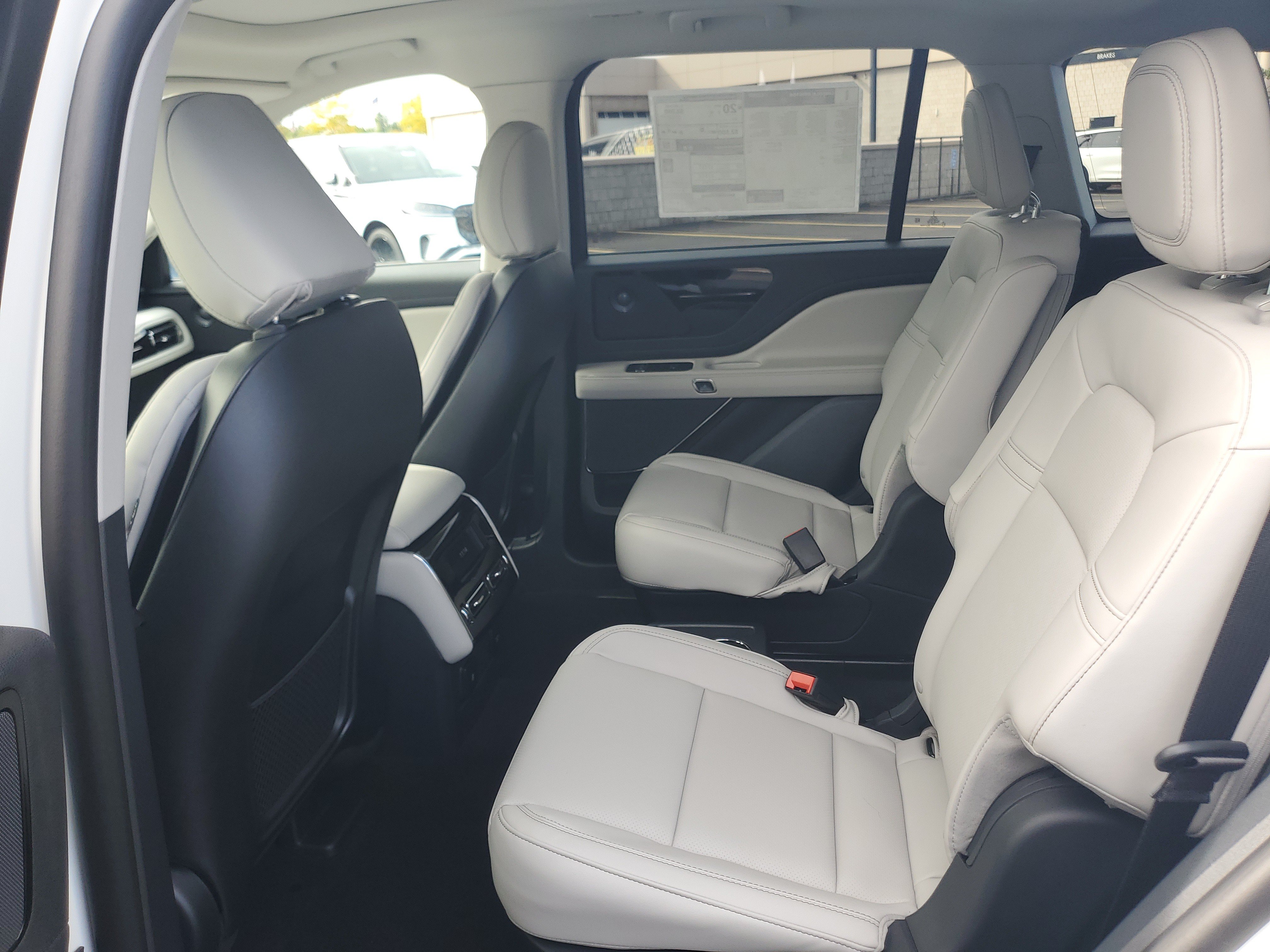 New 2026 Lincoln Aviator AWD image 23