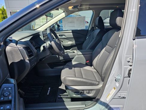 New 2026 Nissan Rogue SV AWD/4WD image 17