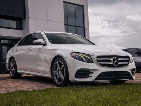 Used 2017 Mercedes-Benz E 300 4MATIC image 7