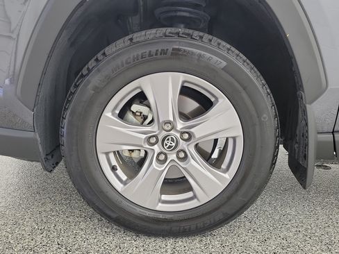Used 2025 Toyota RAV4 XLE FWD image 8