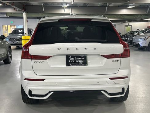 Used 2023 Volvo XC60 B5 Ultimate w/ Climate Package AWD/4WD image 3