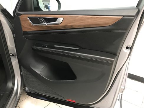 Used 2025 Volkswagen Atlas SE FWD image 14