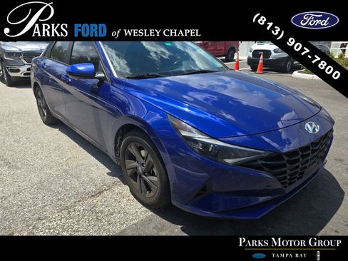 Used 2021 Hyundai Elantra SEL w/ Convenience Package FWD image 3
