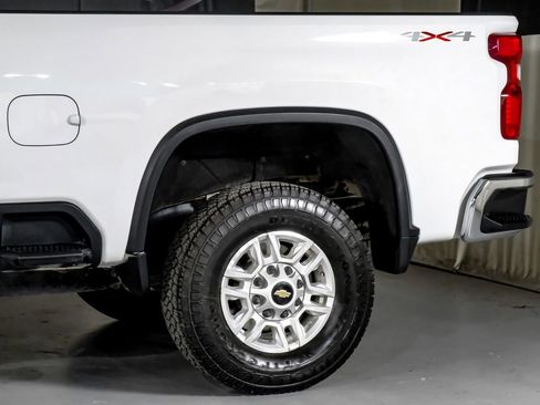 Used 2021 Chevrolet Silverado 2500 LT w/ Convenience Package image 13