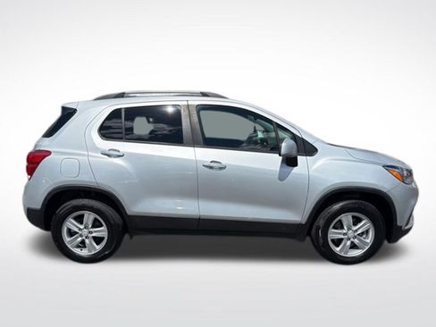 Used 2022 Chevrolet Trax LT w/ Driver Confidence Package AWD/4WD image 2