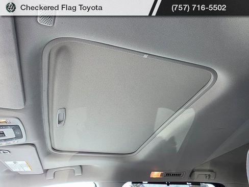 Used 2021 Toyota Sienna XLE w/ XLE Plus Package image 9