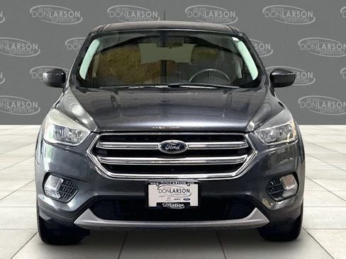 Used 2017 Ford Escape SE w/ SE Cold Weather Package AWD/4WD image 2