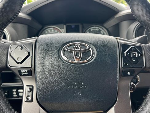 Used 2017 Toyota Tacoma TRD Sport w/ Tow Package RWD image 15