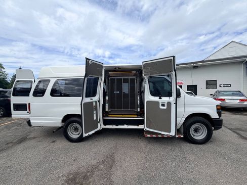 Used 2014 Ford E-250 and Econoline 250 Extended w/ Power Group RWD image 58