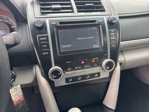 Used 2014 Toyota Camry LE image 8