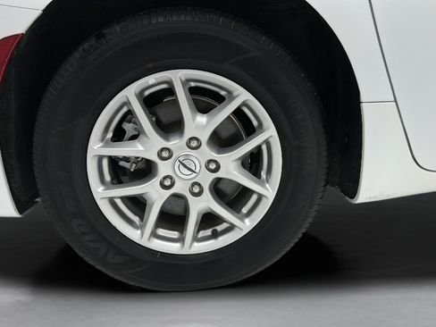 Used 2024 Chrysler Pacifica Touring-L FWD image 11