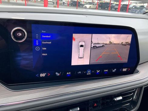 Used 2025 Chevrolet Suburban Z71 image 27