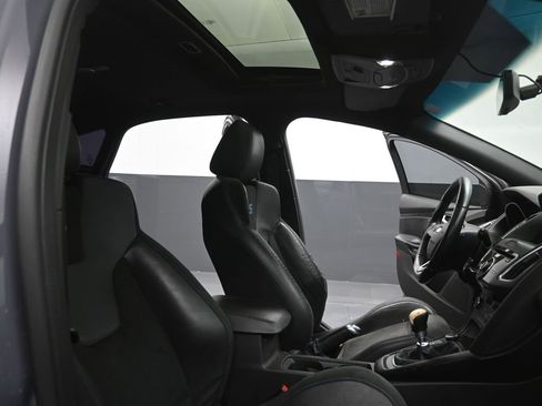 Used 2016 Ford Focus RS image 25