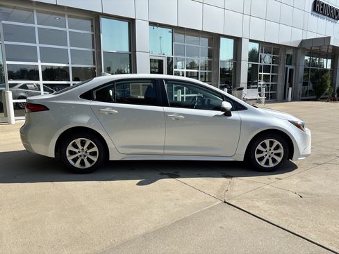Used 2025 Toyota Corolla LE FWD image 10