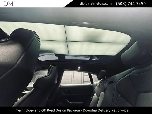 Used 2024 Porsche Taycan 4 Cross Turismo w/ Technology Package (P6F) image 24