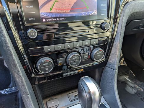 Used 2021 Volkswagen Passat 2.0T SE image 23