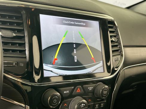 Used 2022 Jeep Grand Cherokee Limited image 14