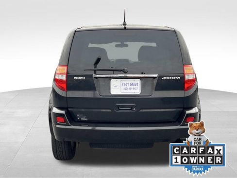 Used 2003 Isuzu Axiom S image 4