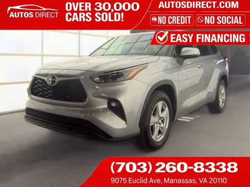 Used 2024 Toyota Highlander LE FWD image 1