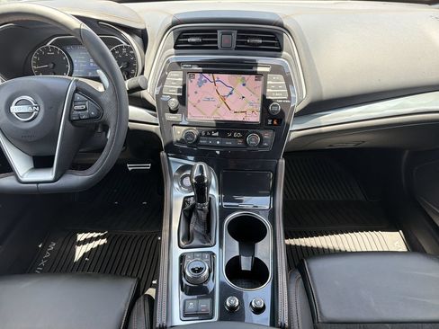 Used 2023 Nissan Maxima SR w/ Sport Mat Group FWD image 14
