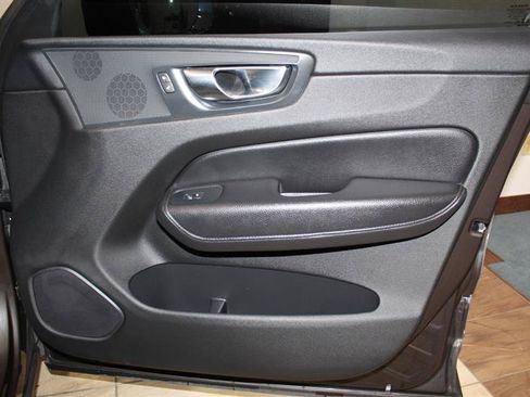 Used 2022 Volvo XC60 B5 Momentum w/ Protection Package Premier FWD image 31