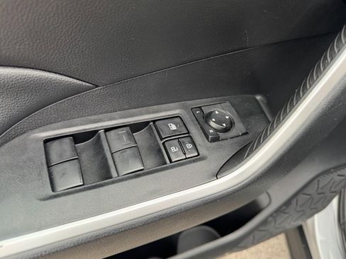 Used 2021 Toyota RAV4 LE image 15