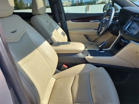 Used 2018 Cadillac XT5 Luxury w/ Driver Awareness Package image 20