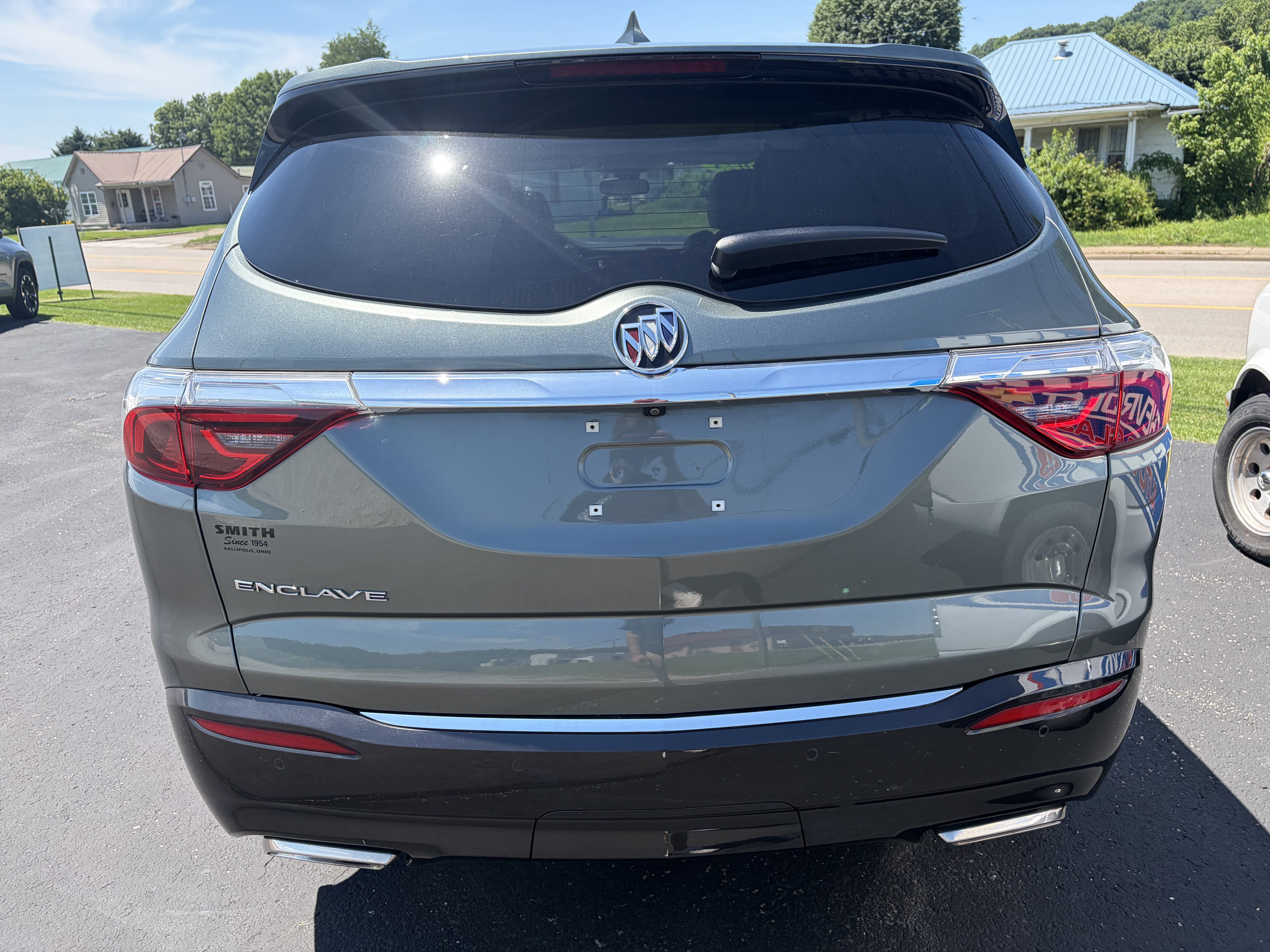 Used 2023 Buick Enclave Essence w/ Experience Buick Package FWD image 3