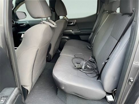 Used 2017 Toyota Tacoma TRD Sport image 19