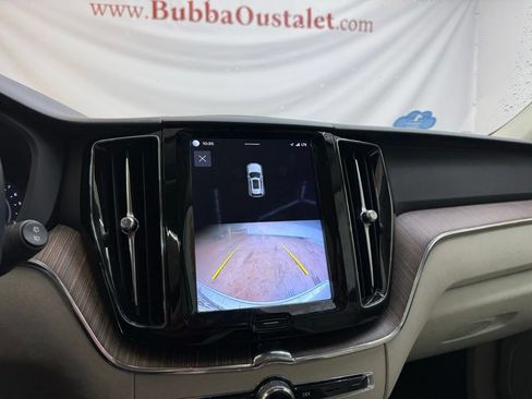Used 2022 Volvo XC60 B5 Momentum w/ Protection Package Premier FWD image 14