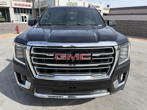 Used 2022 GMC Yukon XL SLT w/ SLT Premium Package image 8
