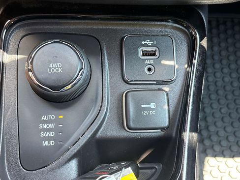 Used 2020 Jeep Compass Latitude image 19