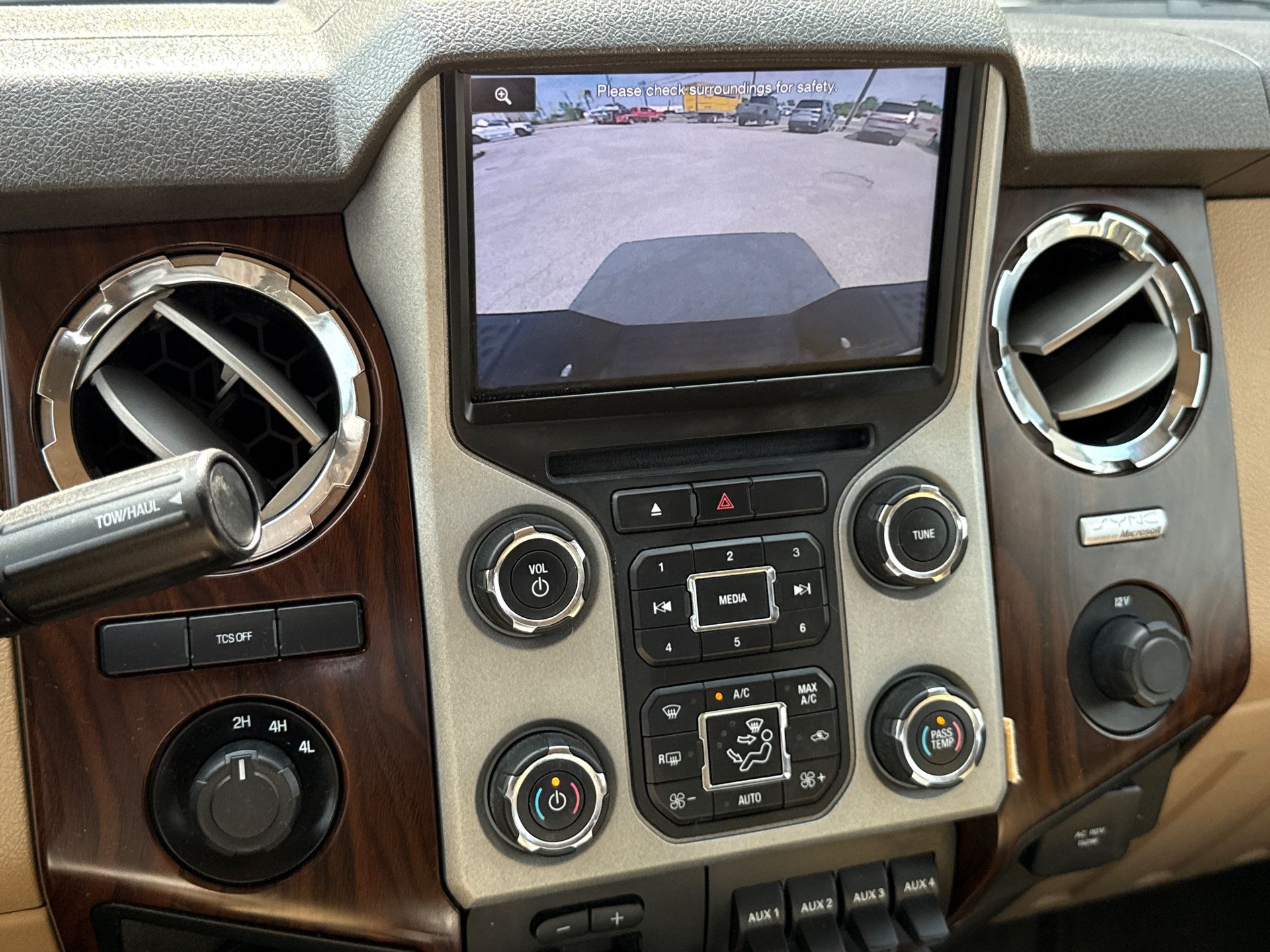 Used 2014 Ford F350 Lariat w/ Lariat Interior Package AWD/4WD image 25
